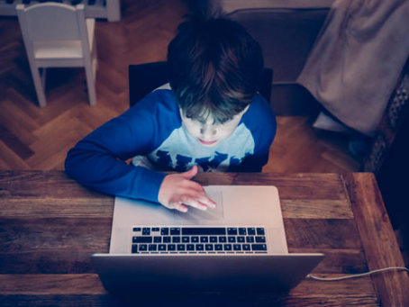 Why a Parent’s Influence is Important When Kids Learn Online